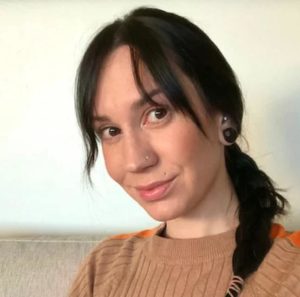 Kasvokuva minttu-mari Meistä,ohjaajamme