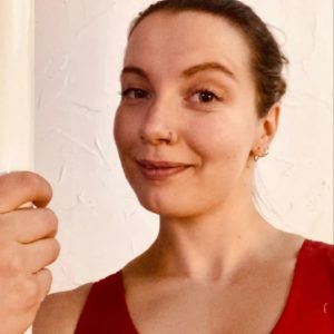 Kasvokuva janika Meistä,ohjaajamme