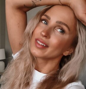 Kasvokuva marjo Meistä,ohjaajamme