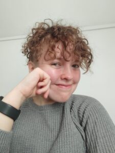 Kasvokuva riina Meistä,ohjaajamme