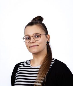 Kasvokuva salli Meistä,ohjaajamme