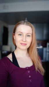 Kasvokuva sarianne Meistä,ohjaajamme